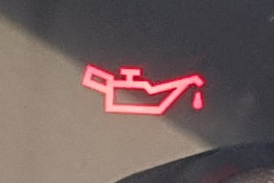 Warning light that looks like an oil can.